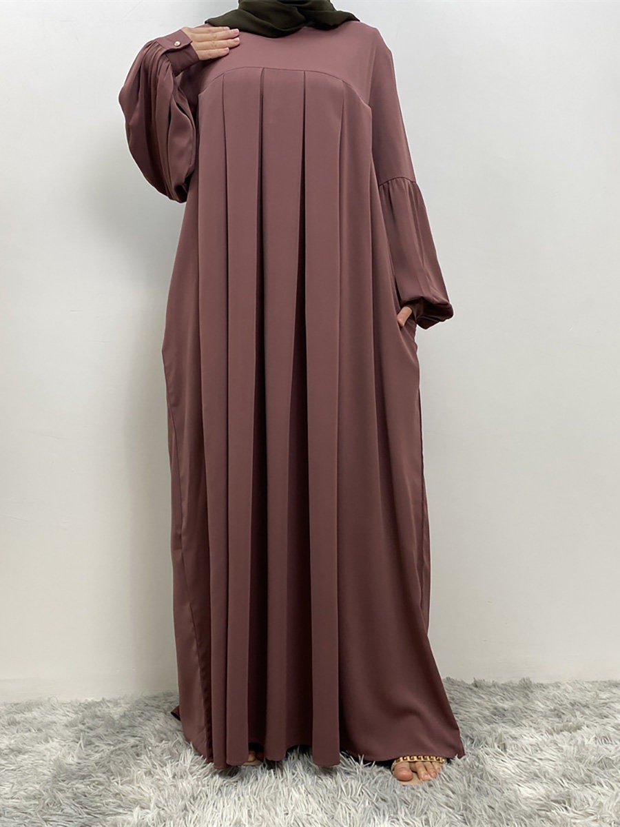 Chic Khimar Abaya: Elegant Pleated Front & Cuff Sleeves