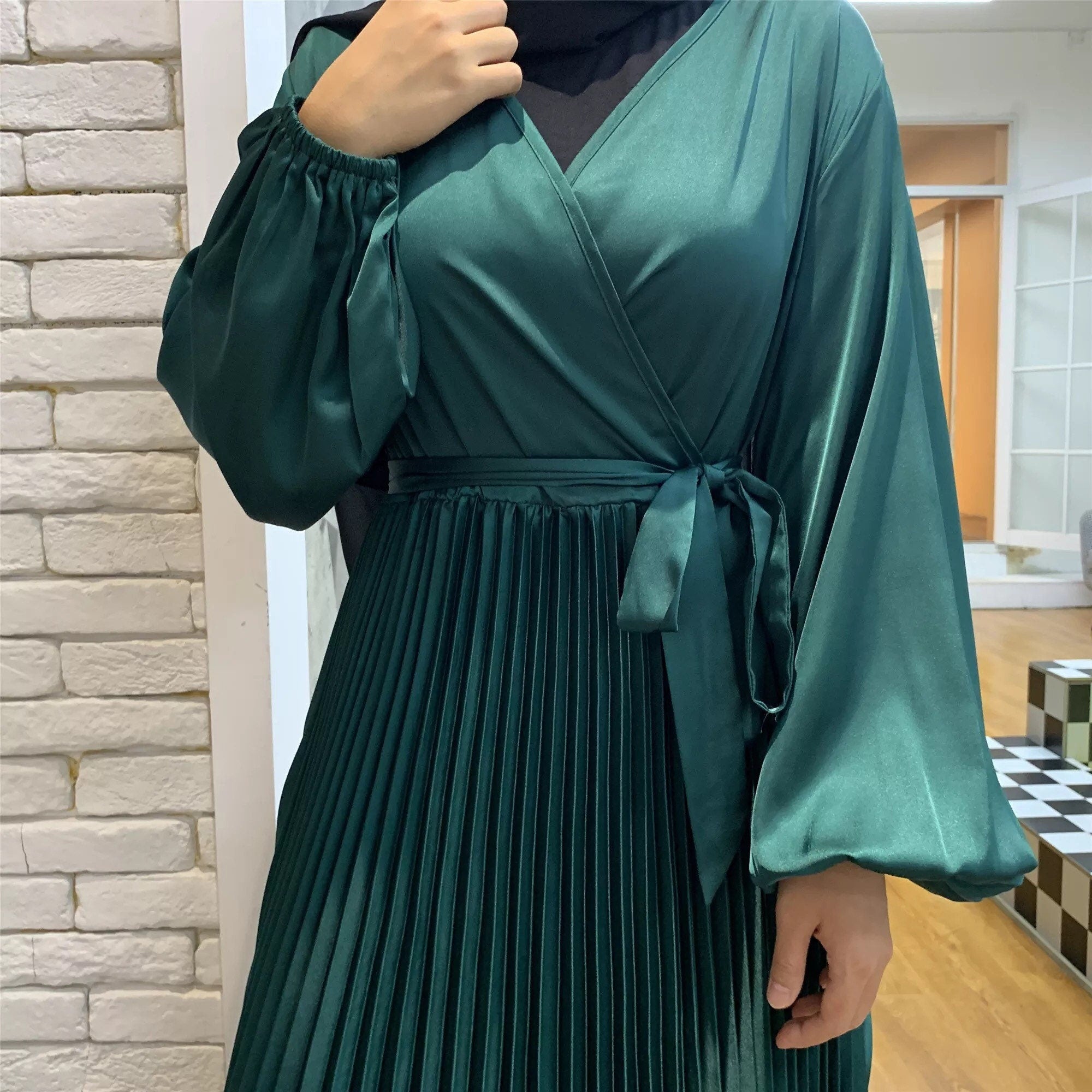 Pleated satin dress with belt