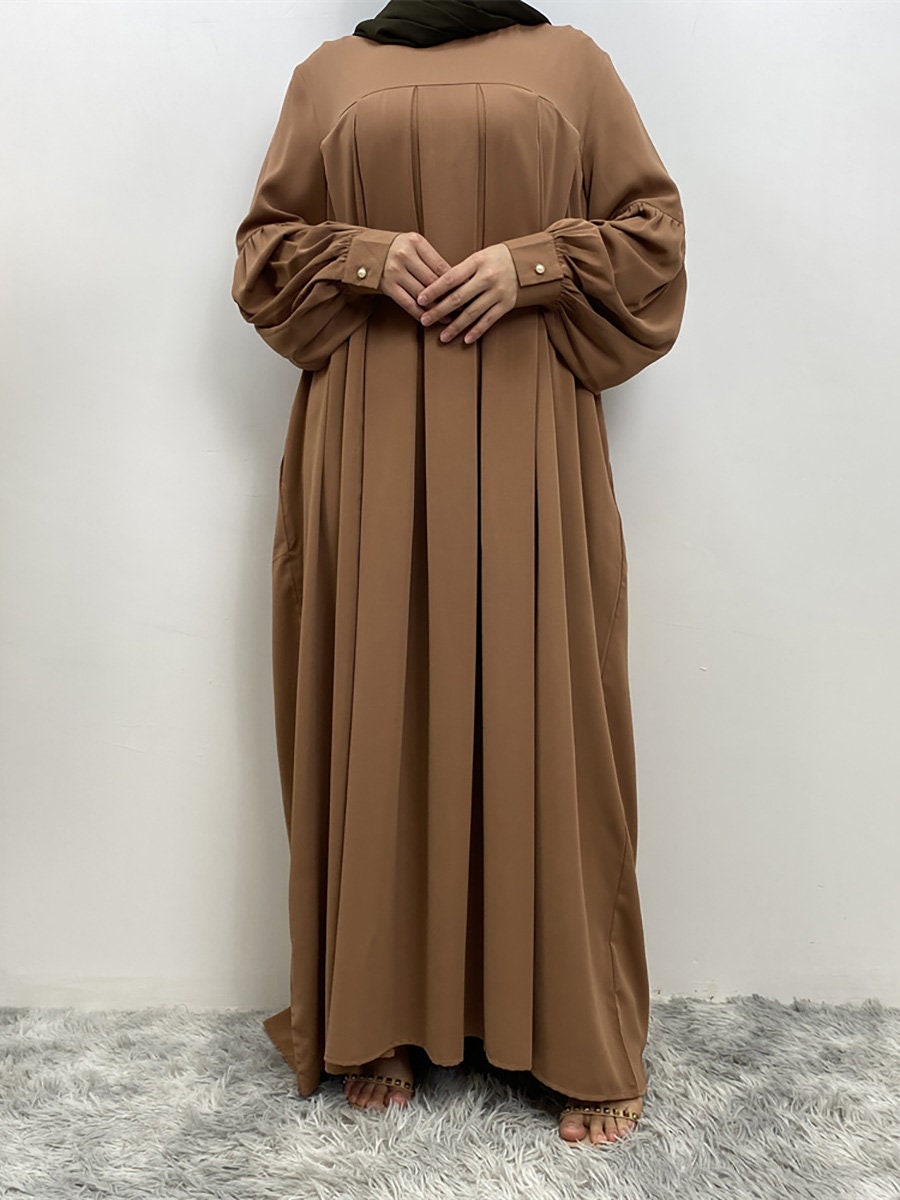 Chic Khimar Abaya: Elegant Pleated Front & Cuff Sleeves